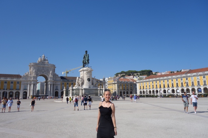 Lissabon: Praça do Comércio (Platz des Hadels) mit dem Triumphbogen Rua Augusta und der Reiterstatue von König José I.