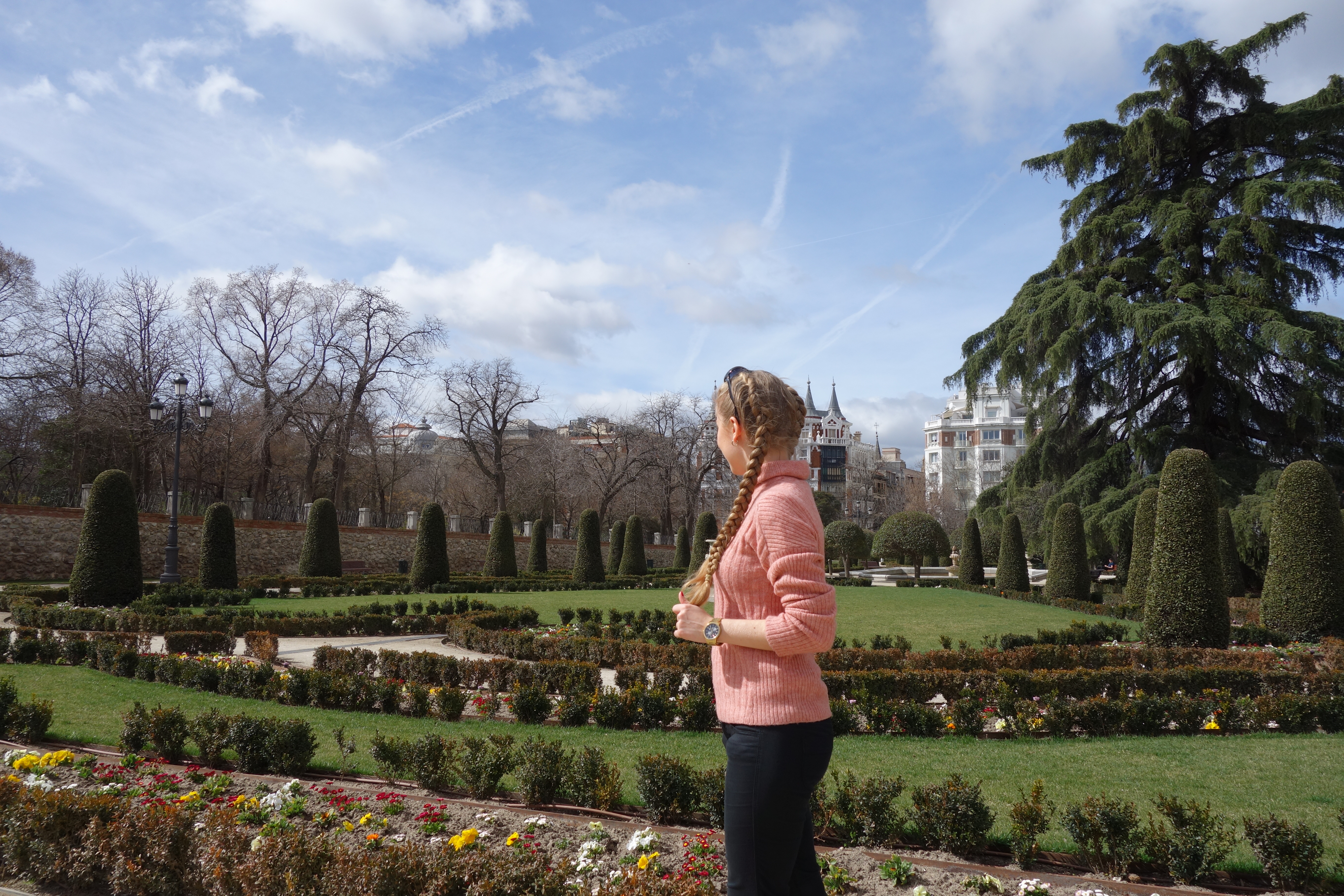Madrid: Park Retiro (wunderschön angelegte Beete und Wege)